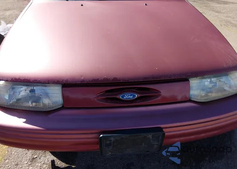 1996 Ford Escort Lx z USA, uszkodzony, nr VIN 3FASP11J7TR131275